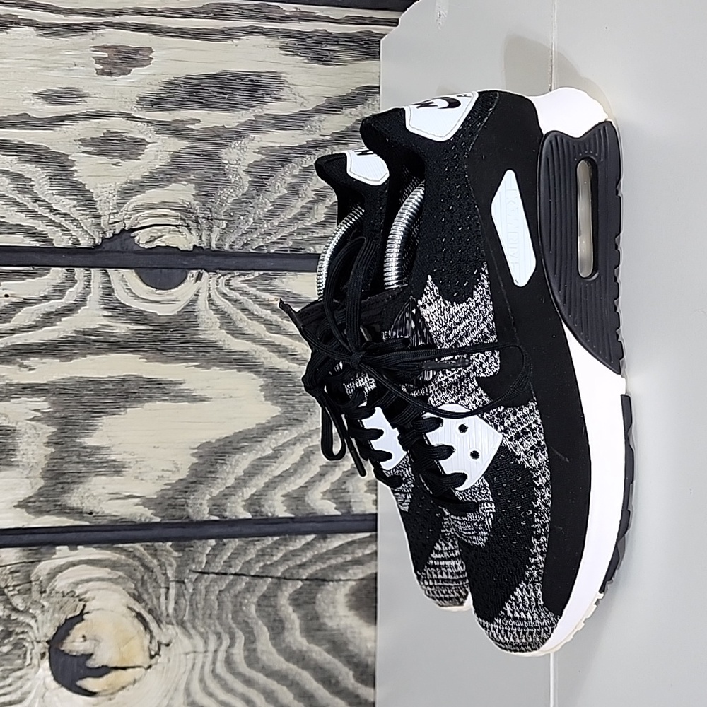 Nike Air Max 90 Ultra 2.0 Flyknit Oreo Women's Size 8 Athletic Shoes